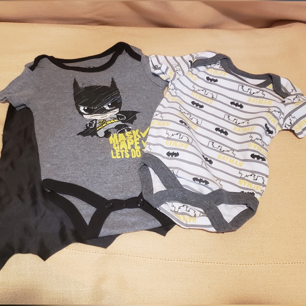 🦖Batman Baby Onesie Set with Cape!🦖